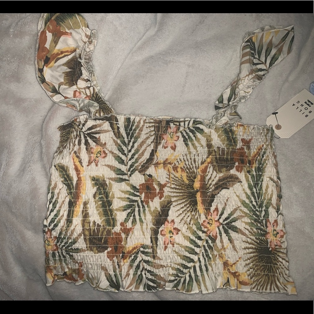 Brand new never before worn Billabong top